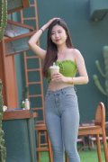 一层一层剥掉的女孩子衣服的